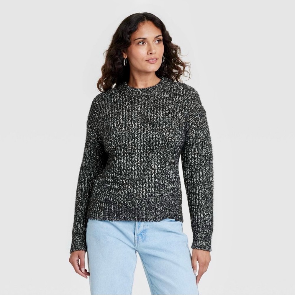 Universal Thread Black & White Crew Neck Sweater